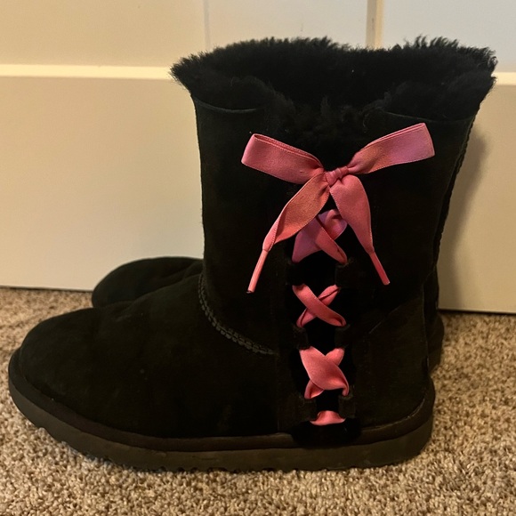 UGG Australia Pala Genuine Sheepskin Boot - Picture 4 of 7